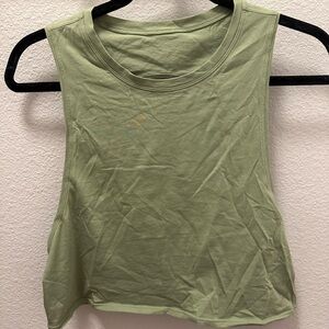 Lululemon green semi cropped top, size 4